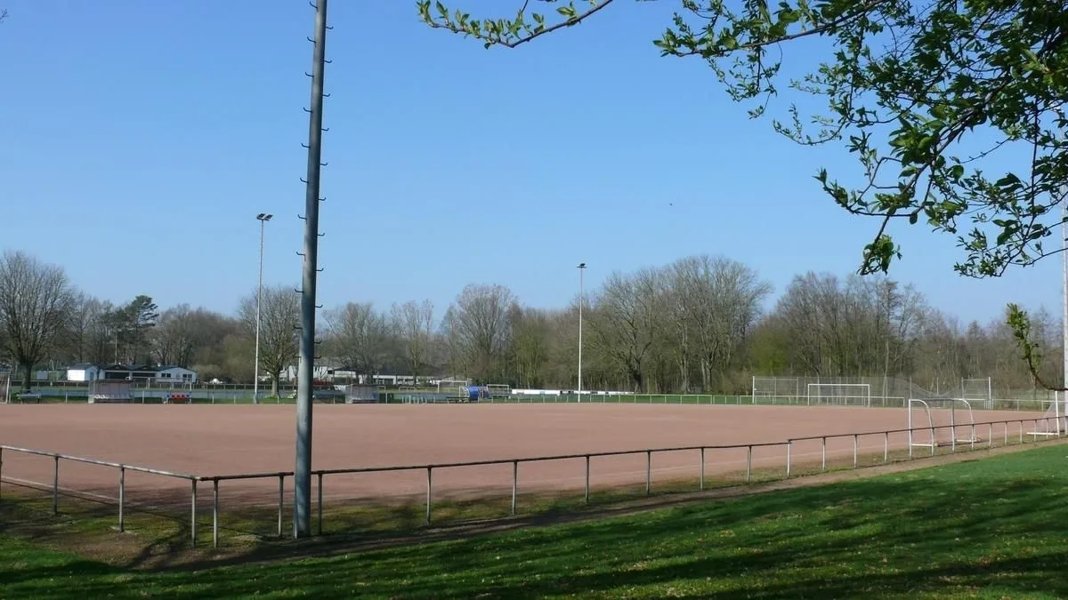 KUNSTRASENPLATZ FÜR DAS SEESTADION