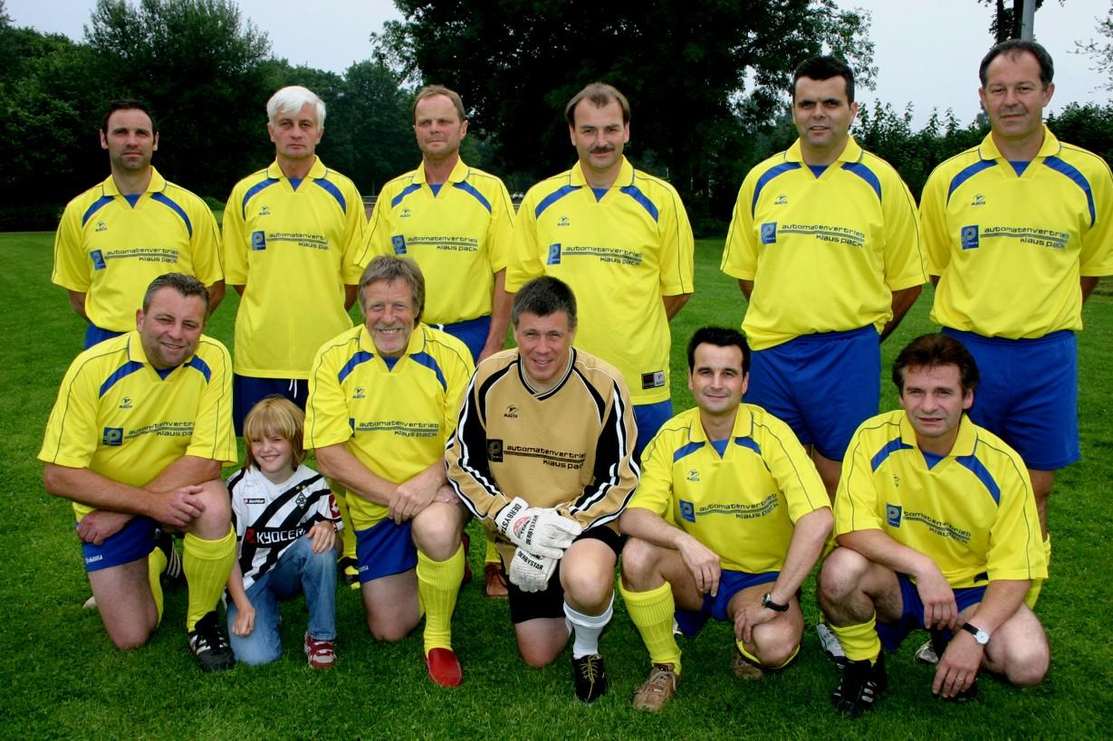 Unsere Altherren-Mannschaft im Jubiläumsjahr 2010.