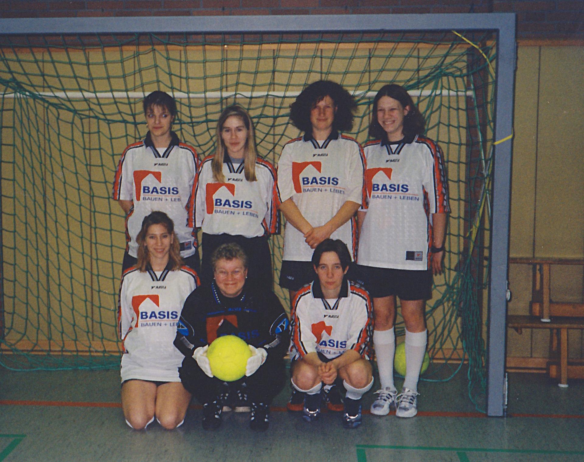 Unsere Damenmannschaft des Jahres 2000.